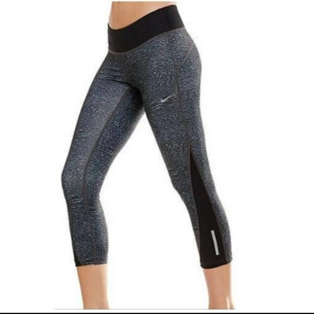 NIKE Women’s Racer Dri-Fit Leopard legging Size Medium